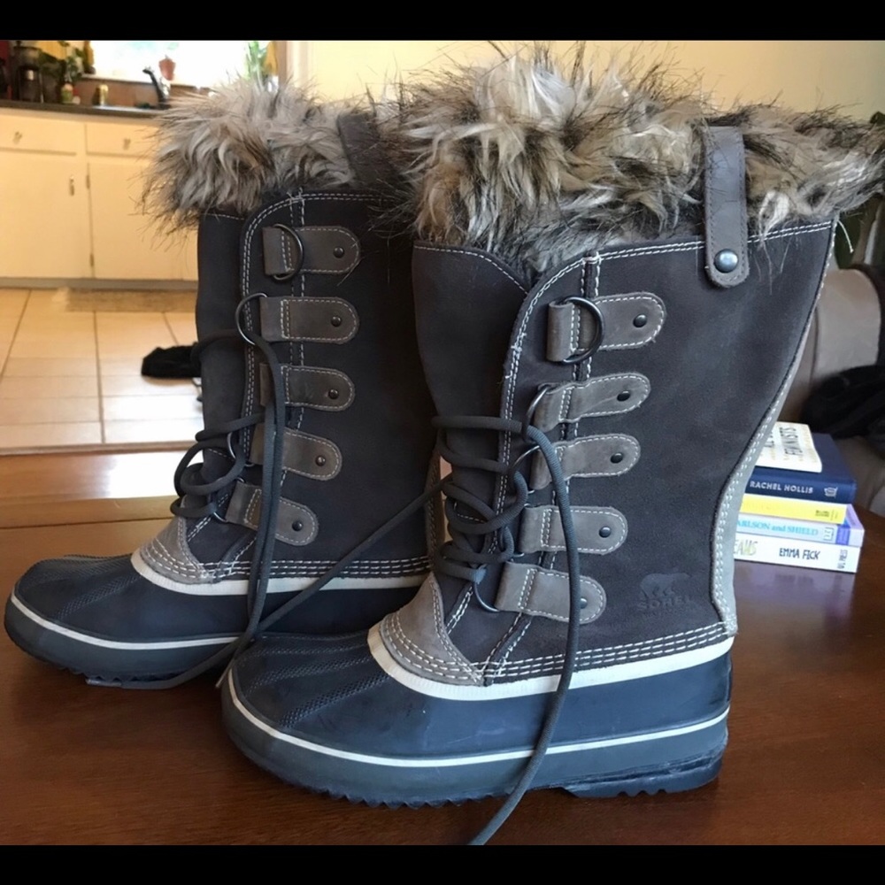 Like NEW Grey Sorel Joan of Artic Boots